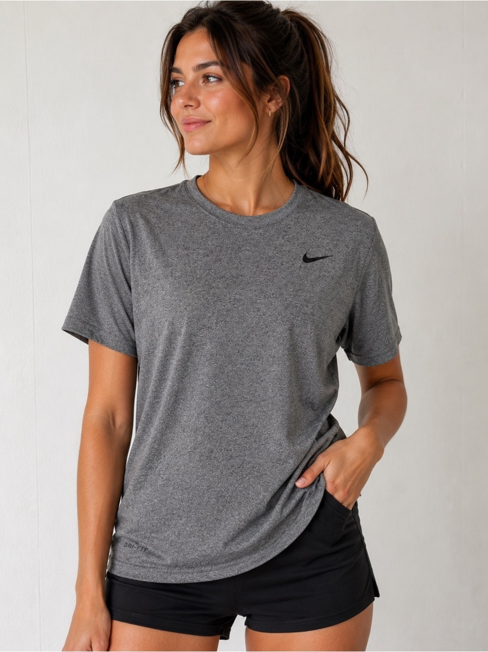 Nike Women’s Gray Dri-FIT Short Sleeve Tee Size M